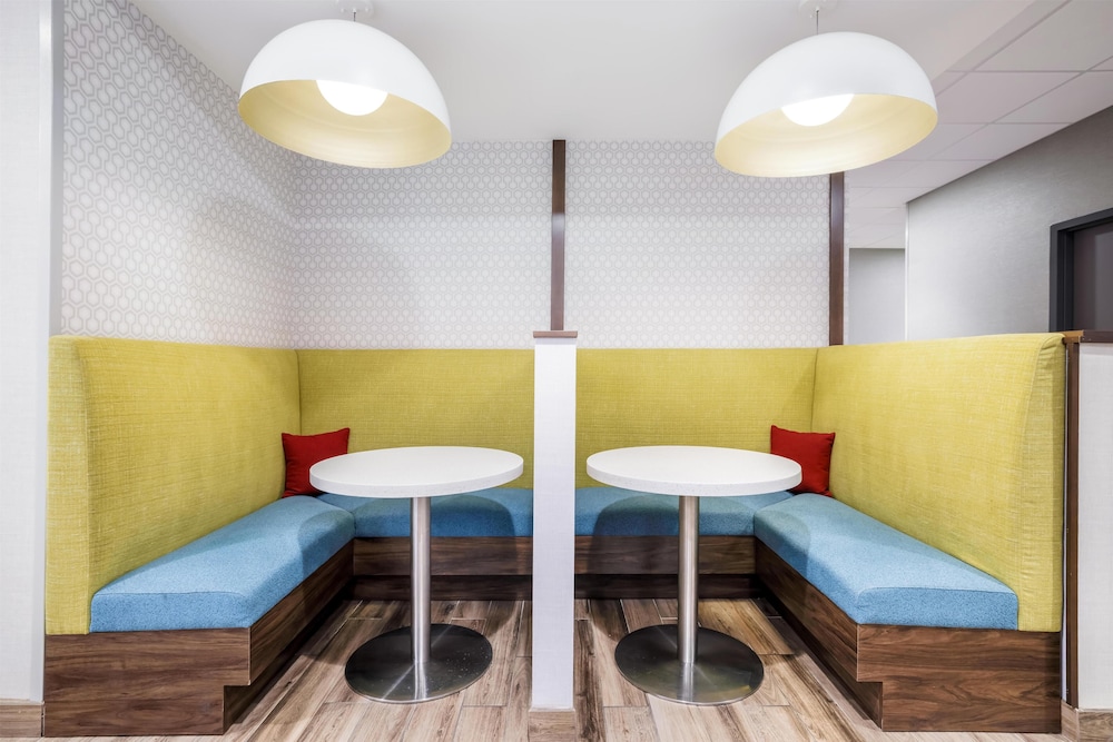 Hampton Inn Fort Myers Downtown — Restaurant & bars in Fort Myers, Florida