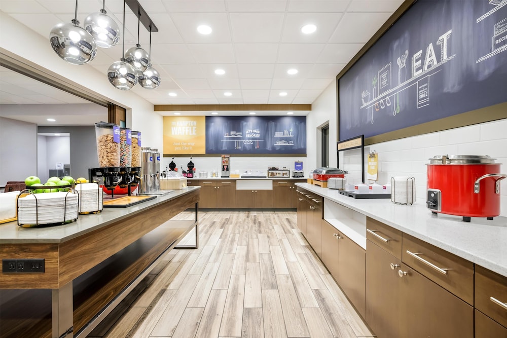 Hampton Inn Fort Myers Downtown — Restaurant & bars in Fort Myers, Florida