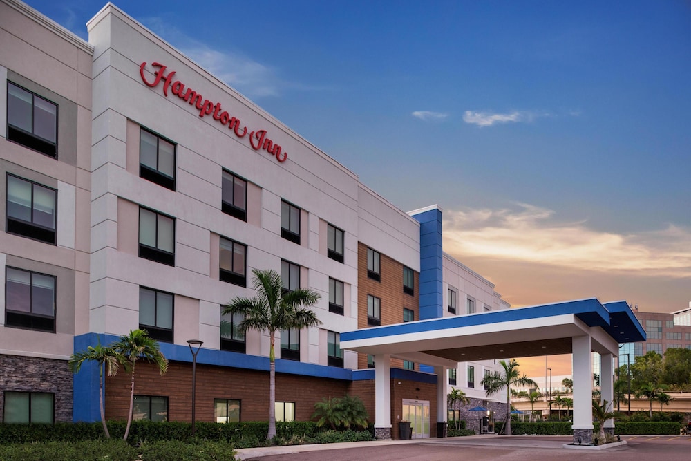 Hampton Inn Fort Myers Downtown — Hotel building in Fort Myers, Florida
