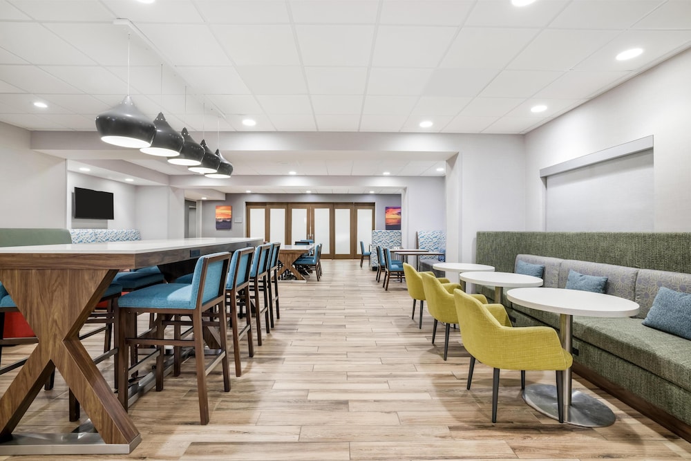 Hampton Inn Fort Myers Downtown — Restaurant & bars in Fort Myers, Florida