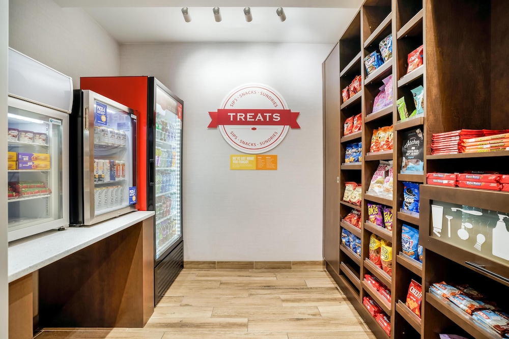 Hampton Inn Fort Myers Downtown — Restaurant & bars in Fort Myers, Florida