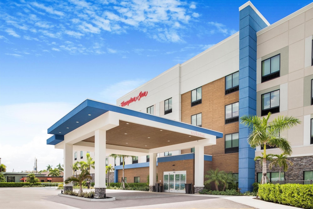 Hampton Inn Fort Myers Downtown — Hotel building in Fort Myers, Florida
