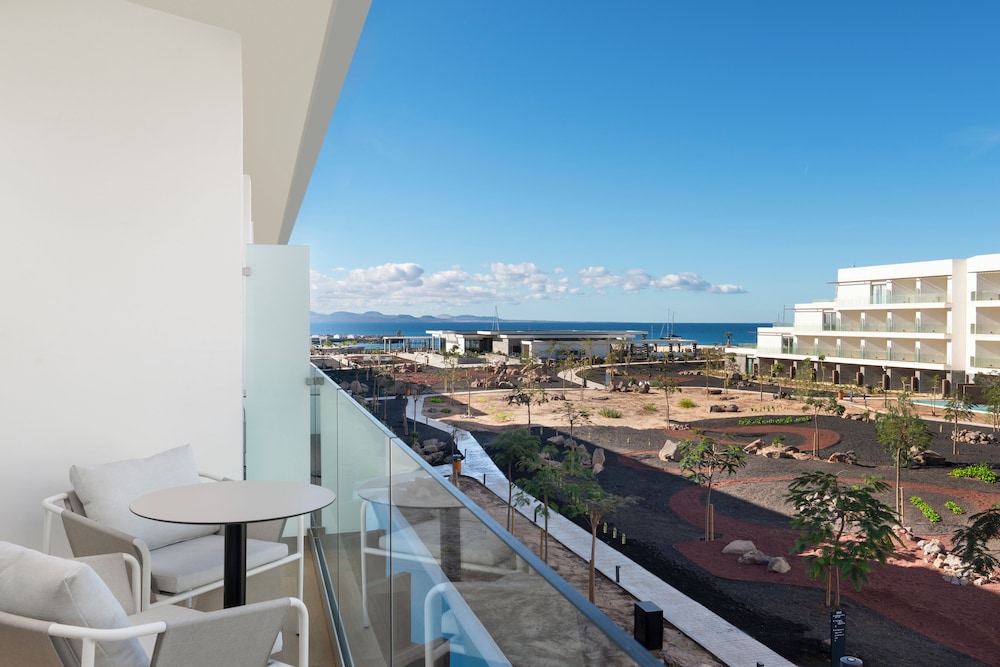 Barcelo Playa Blanca — Hotel building in Playa Blanca, Canary Islands