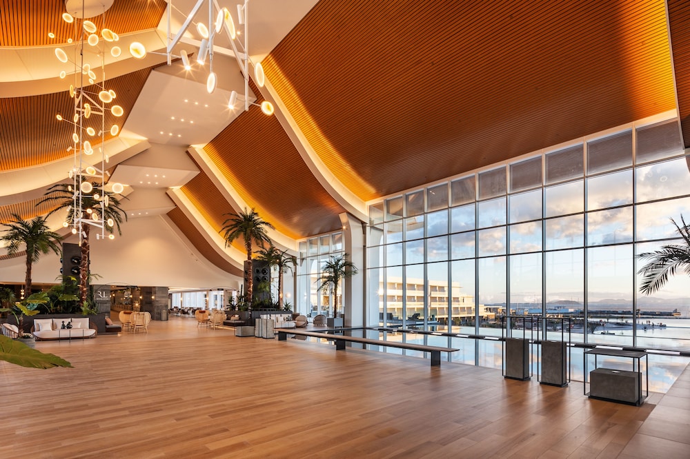 Barcelo Playa Blanca — Hotel building in Playa Blanca, Canary Islands