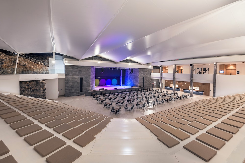 Barcelo Playa Blanca — Restaurant & bars in Playa Blanca, Canary Islands