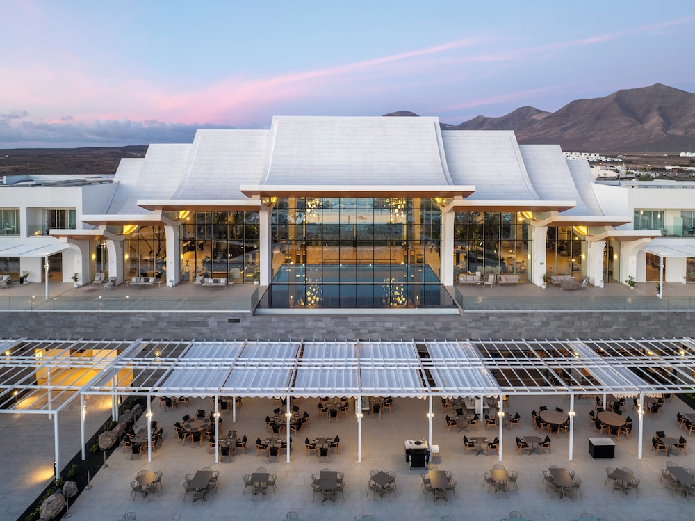 Barcelo Playa Blanca — Hotel building in Playa Blanca, Canary Islands