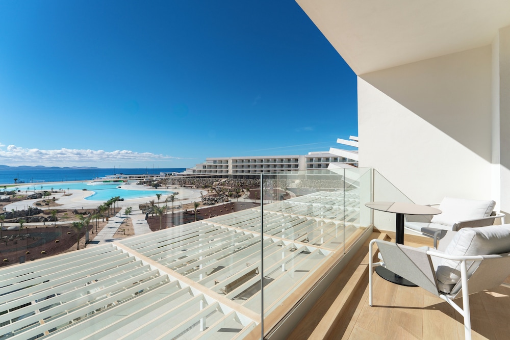 Barcelo Playa Blanca — Hotel building in Playa Blanca, Canary Islands