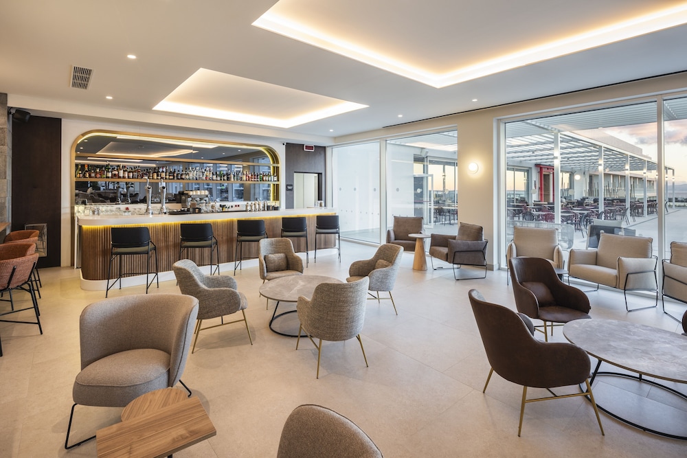 Barcelo Playa Blanca — Restaurant & bars in Playa Blanca, Canary Islands