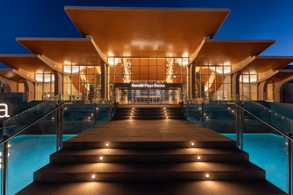Barcelo Playa Blanca — Hotel building in Playa Blanca, Canary Islands