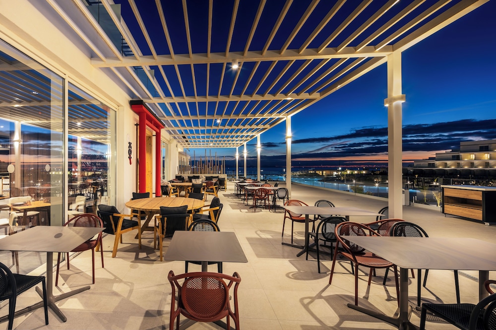 Barcelo Playa Blanca — Restaurant & bars in Playa Blanca, Canary Islands