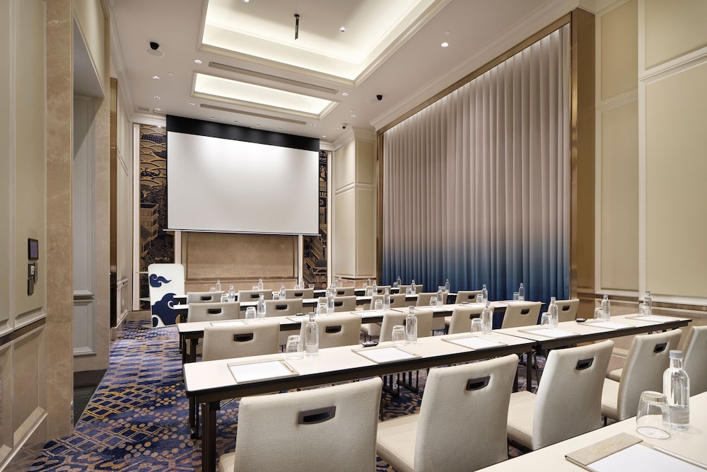 Grande Centre Point Surawong Bangkok — Hotel building in Bangkok, Bangkok