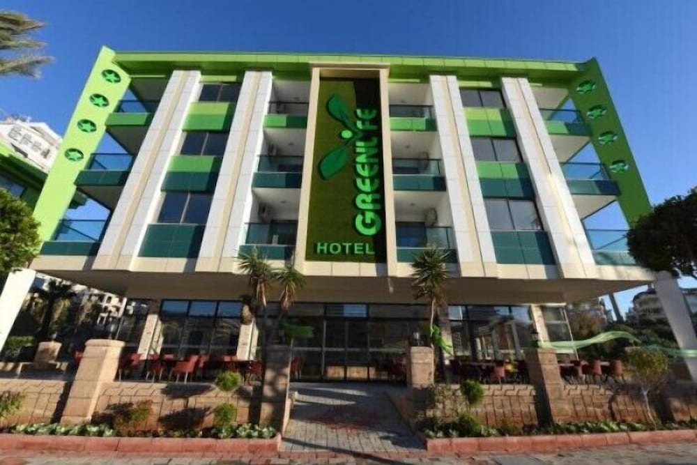 Green Life Hotel — Hotel building in Alanya