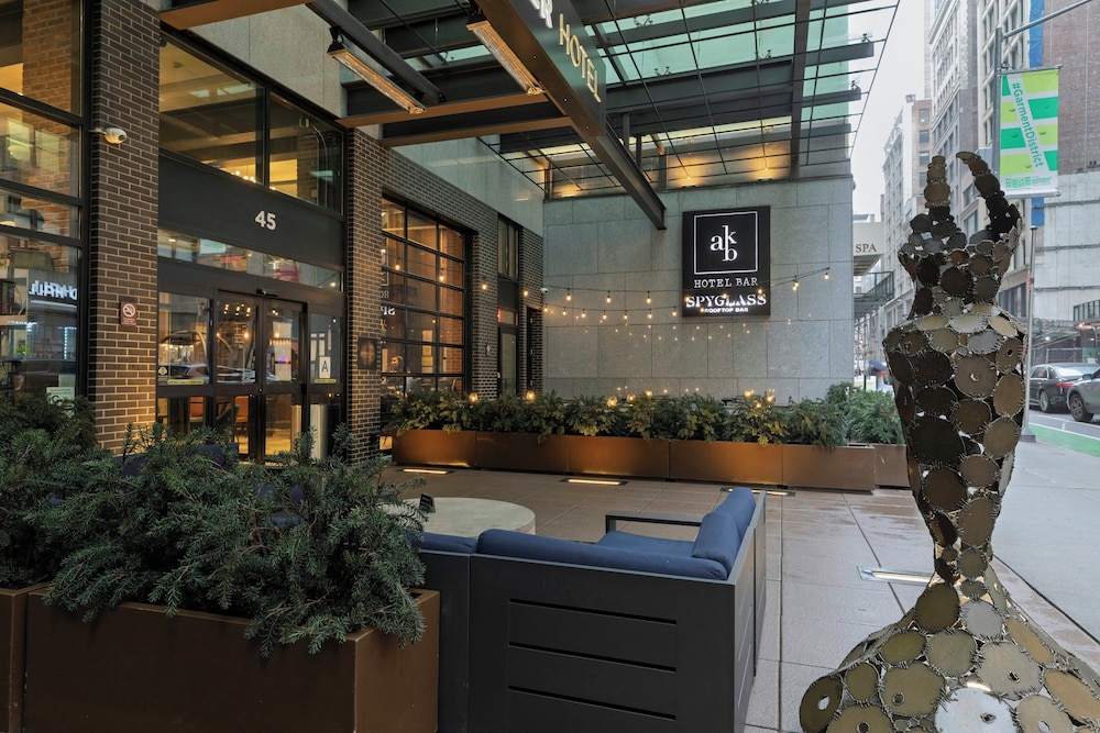 Archer Hotel New York — Hotel building in New York City, New York State