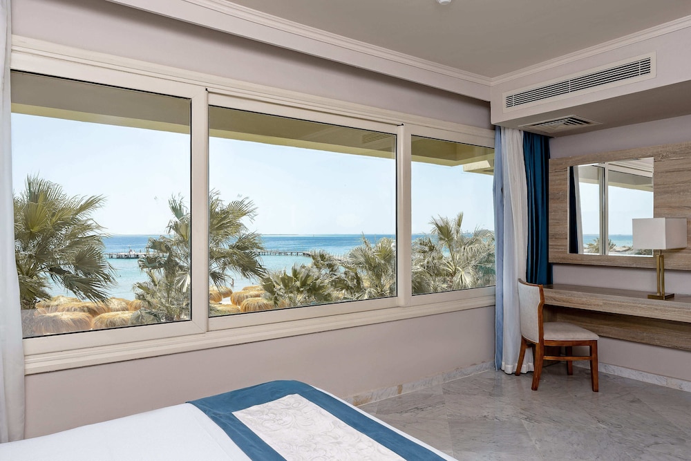 Seven Seas Jolie Bay - Ultra All Inclusive — Hotel rooms in Safaga, Red Sea