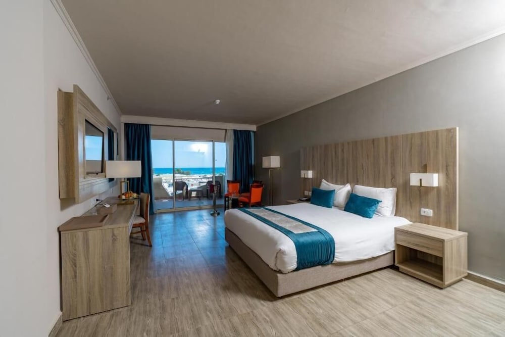 Seven Seas Jolie Bay - Ultra All Inclusive — Hotel rooms in Safaga, Red Sea