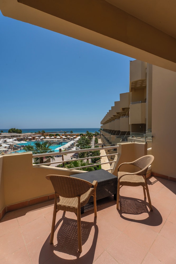 Seven Seas Jolie Bay - Ultra All Inclusive — Hotel building in Safaga, Red Sea
