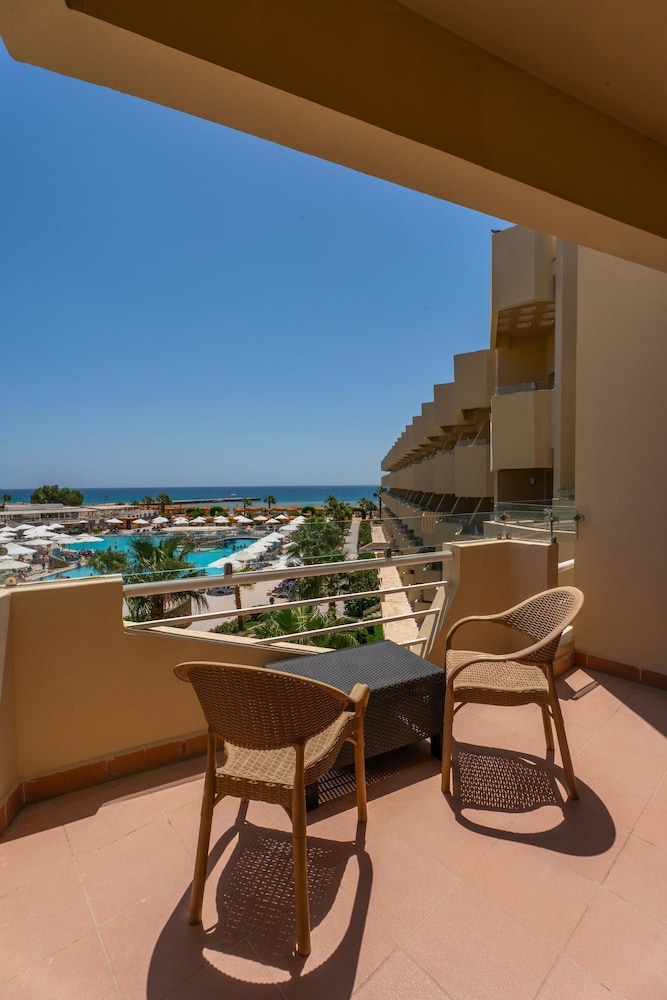 Seven Seas Jolie Bay - Ultra All Inclusive — Hotel building in Safaga, Red Sea