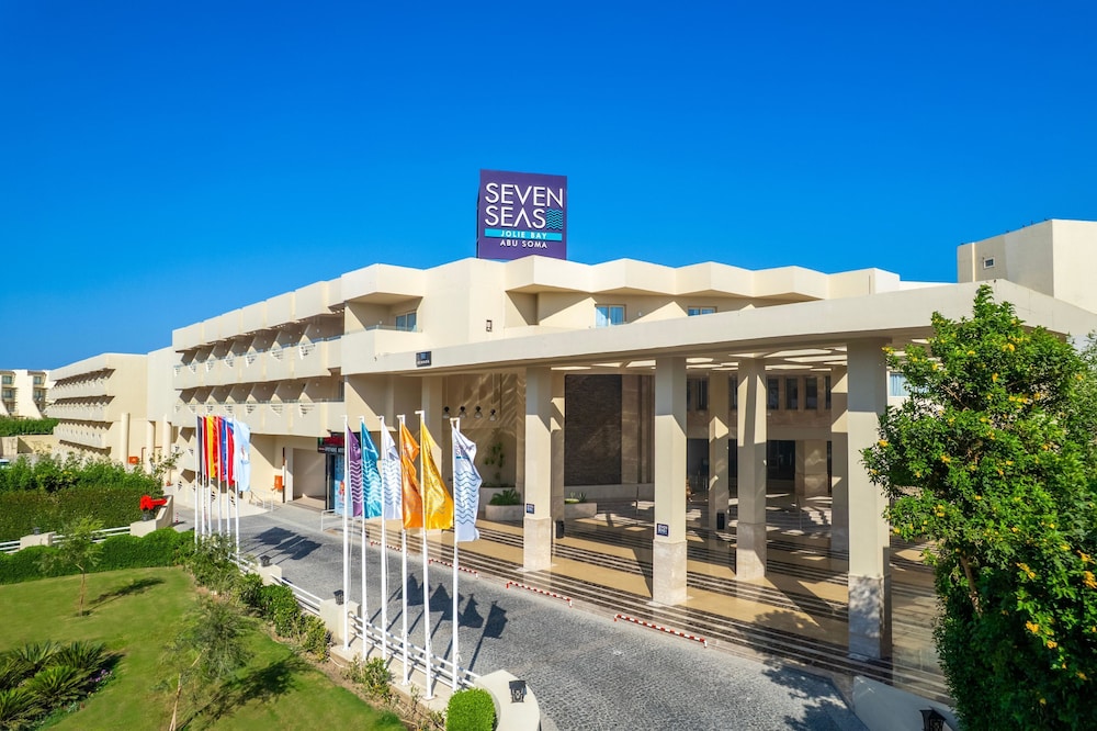 Seven Seas Jolie Bay - Ultra All Inclusive — Hotel building in Safaga, Red Sea