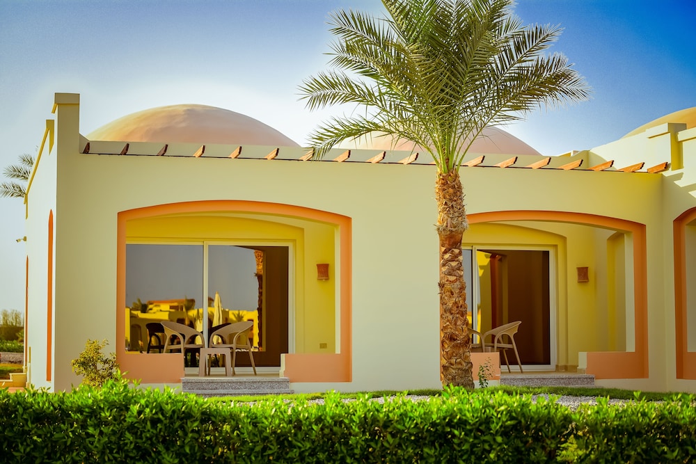 Amarina Queen Resort & Aqua Park Marsa Alam — Hotel building in Marsa Alam, Red Sea