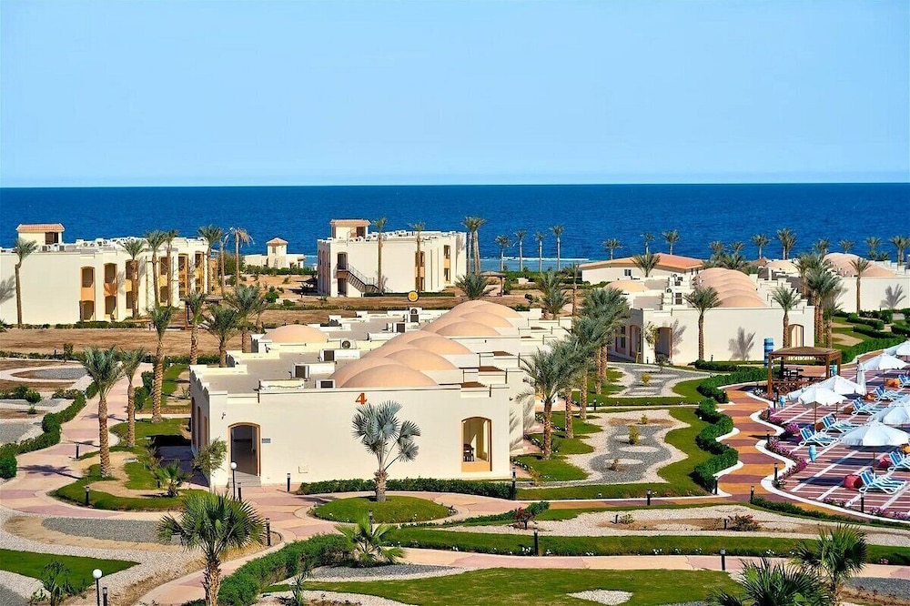 Amarina Queen Resort & Aqua Park Marsa Alam — Hotel building in Marsa Alam, Red Sea