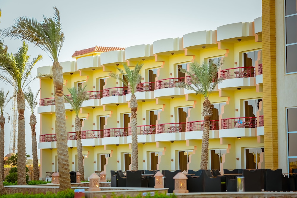 Amarina Queen Resort & Aqua Park Marsa Alam — Hotel building in Marsa Alam, Red Sea
