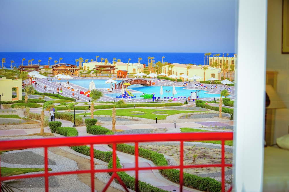 Amarina Queen Resort & Aqua Park Marsa Alam — Swimming pool in Marsa Alam, Red Sea