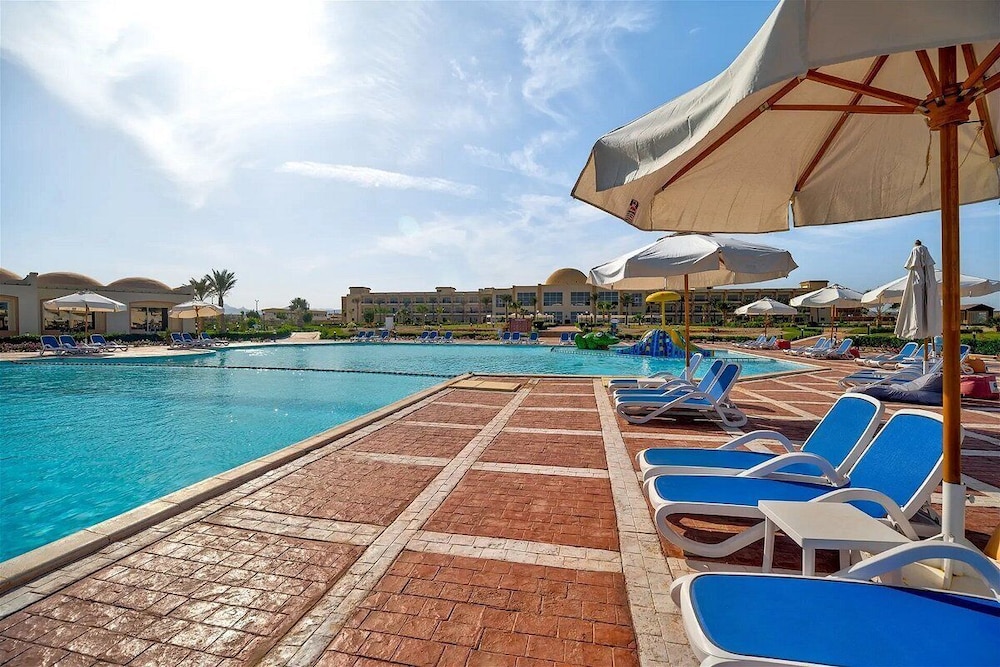 Amarina Queen Resort & Aqua Park Marsa Alam — Swimming pool in Marsa Alam, Red Sea
