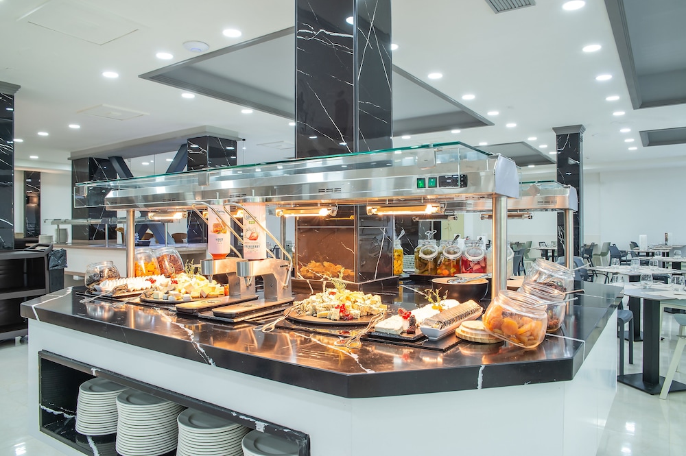 Pierre & Vacances Benidorm Horizon — Restaurant & bars in Benidorm, Valencian Community