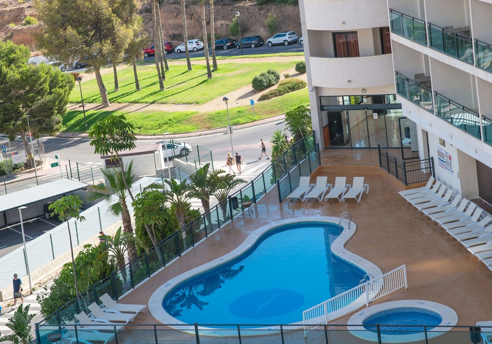 Pierre & Vacances Benidorm Horizon — Swimming pool in Benidorm, Valencian Community