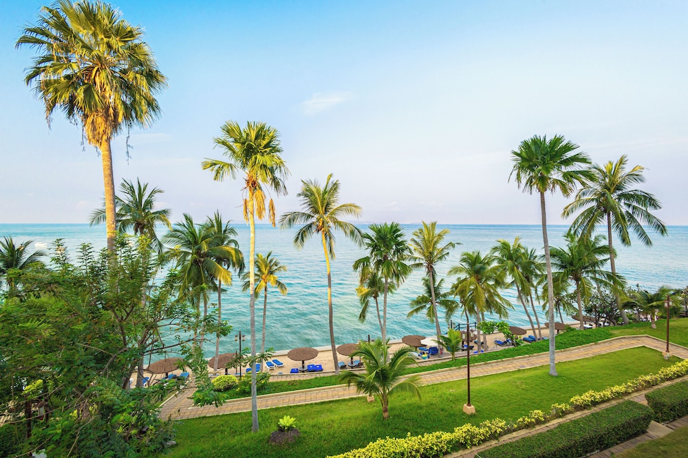 Royal Cliff Beach Terrace Hotel Pattaya — Beach in Pattaya, Chonburi