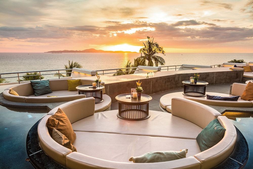 Royal Cliff Beach Terrace Hotel Pattaya — Restaurant & bars in Pattaya, Chonburi