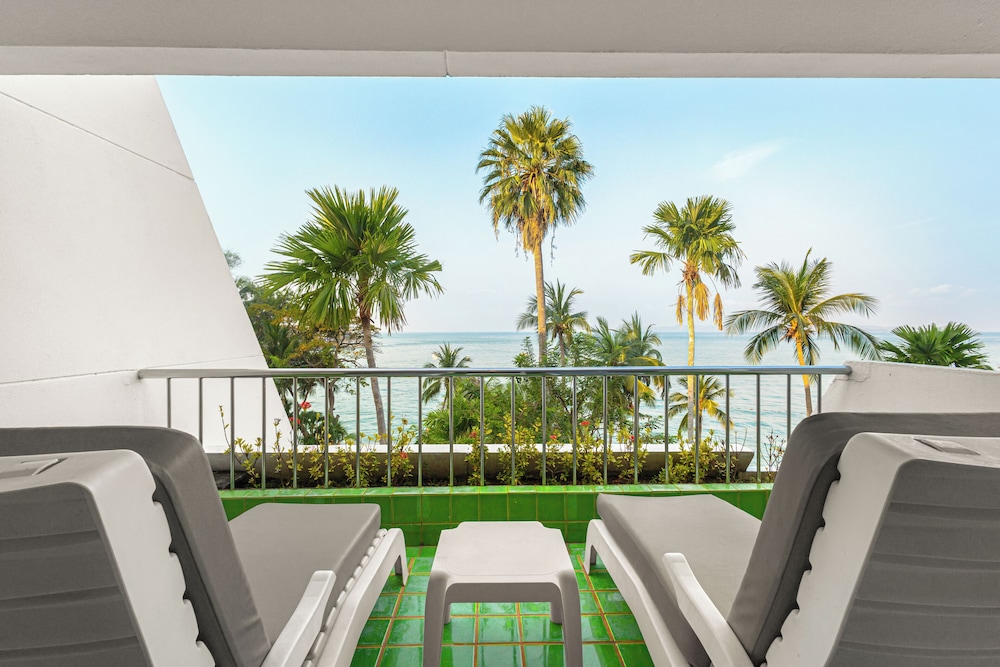 Royal Cliff Beach Terrace Hotel Pattaya — Hotel rooms in Pattaya, Chonburi