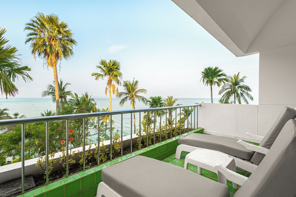 Royal Cliff Beach Terrace Hotel Pattaya — Hotel rooms in Pattaya, Chonburi