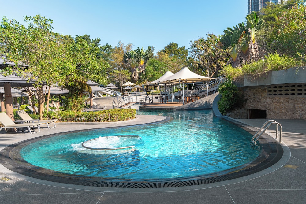 Royal Cliff Beach Terrace Hotel Pattaya — Swimming pool in Pattaya, Chonburi