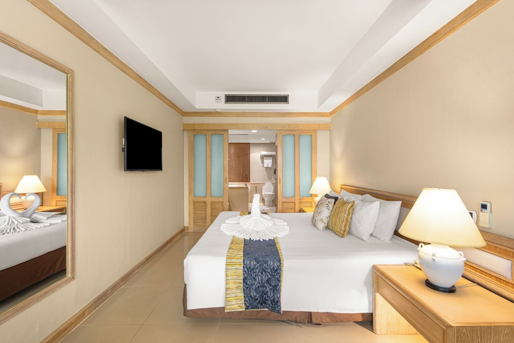 Royal Cliff Beach Terrace Hotel Pattaya — Hotel rooms in Pattaya, Chonburi