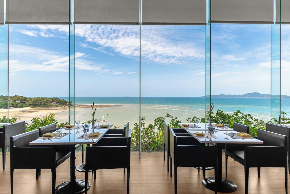 Royal Cliff Beach Terrace Hotel Pattaya — Restaurant & bars in Pattaya, Chonburi