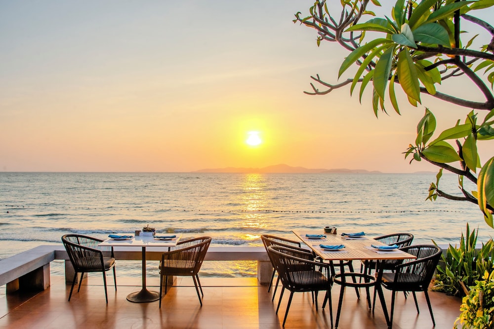 Royal Cliff Beach Terrace Hotel Pattaya — Restaurant & bars in Pattaya, Chonburi