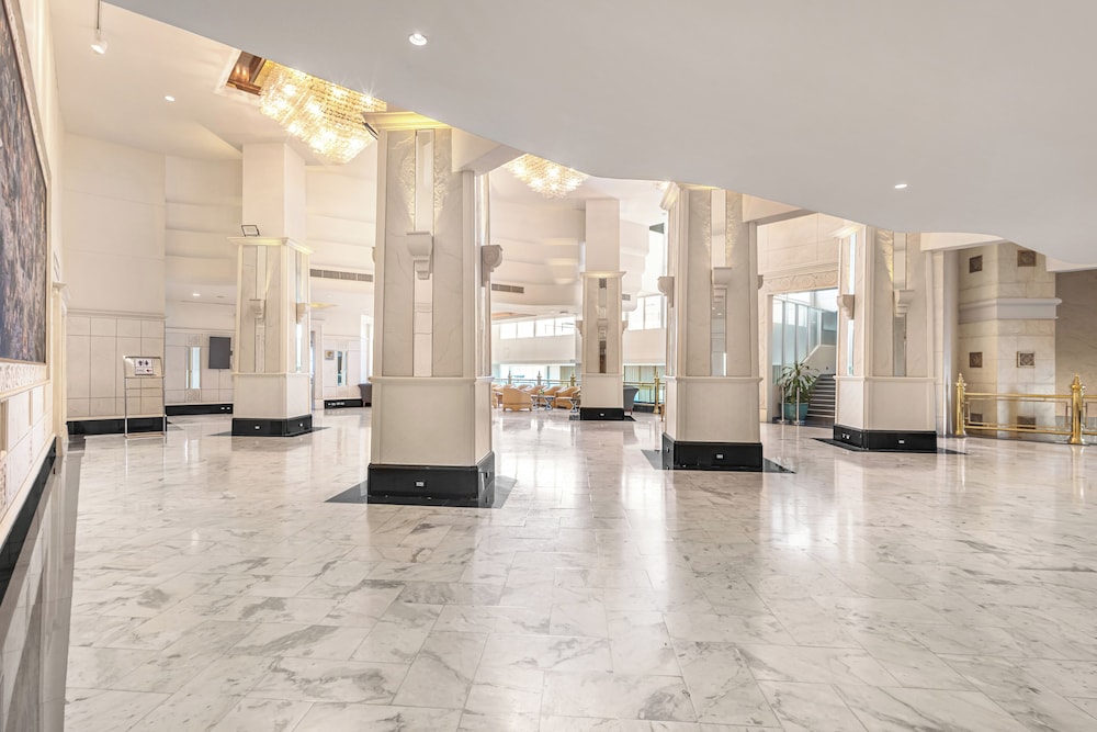 Royal Cliff Beach Terrace Hotel Pattaya — Hotel building in Pattaya, Chonburi