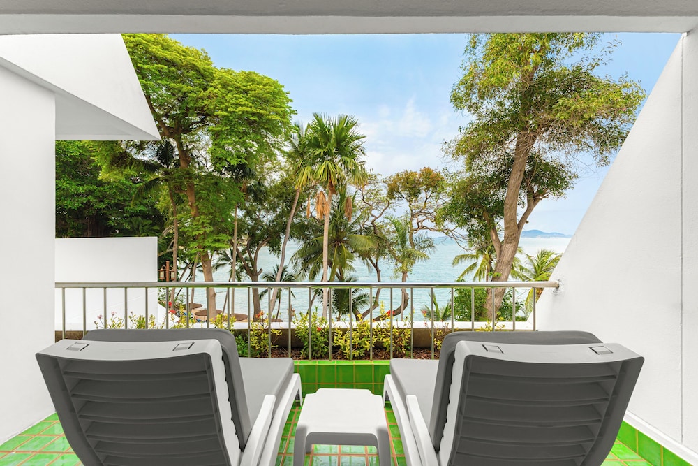 Royal Cliff Beach Terrace Hotel Pattaya — Hotel rooms in Pattaya, Chonburi