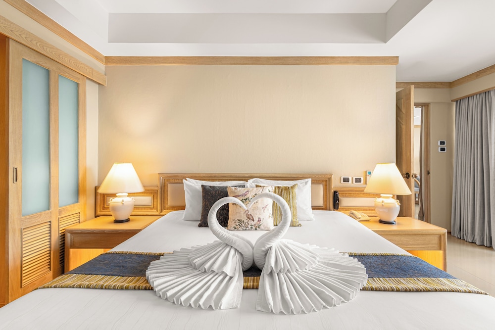 Royal Cliff Beach Terrace Hotel Pattaya — Hotel rooms in Pattaya, Chonburi