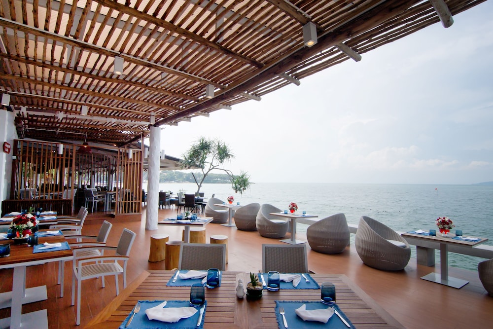 Royal Cliff Beach Terrace Hotel Pattaya — Restaurant & bars in Pattaya, Chonburi