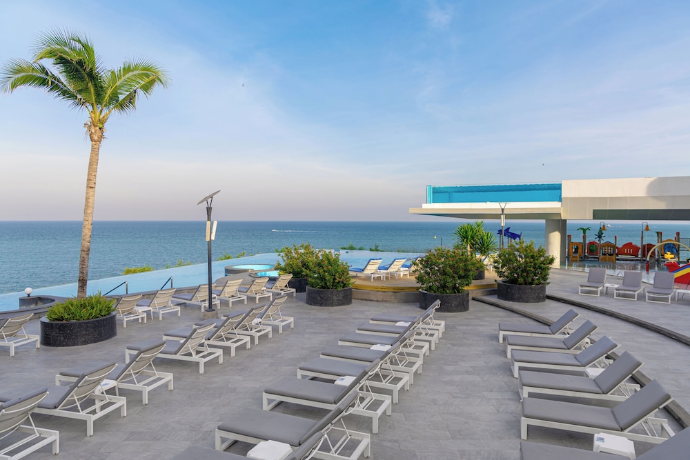 Royal Cliff Beach Terrace Hotel Pattaya — Beach in Pattaya, Chonburi