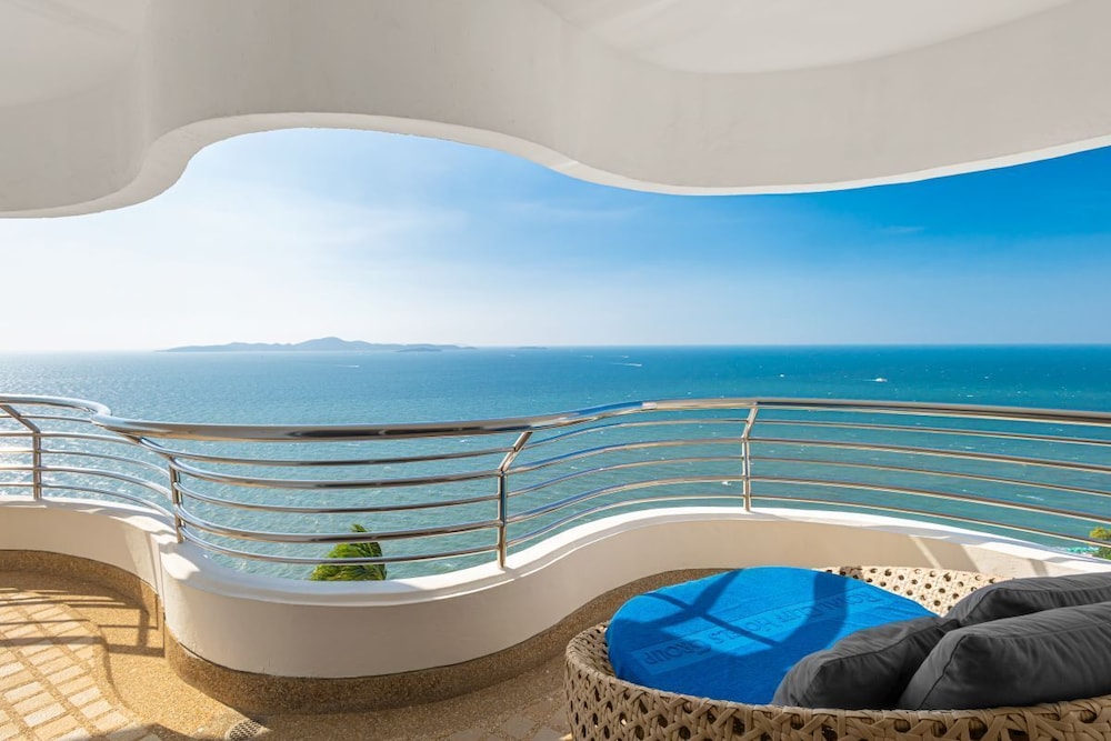 Royal Cliff Grand Hotel Pattaya — Hotel rooms in Pattaya, Chonburi