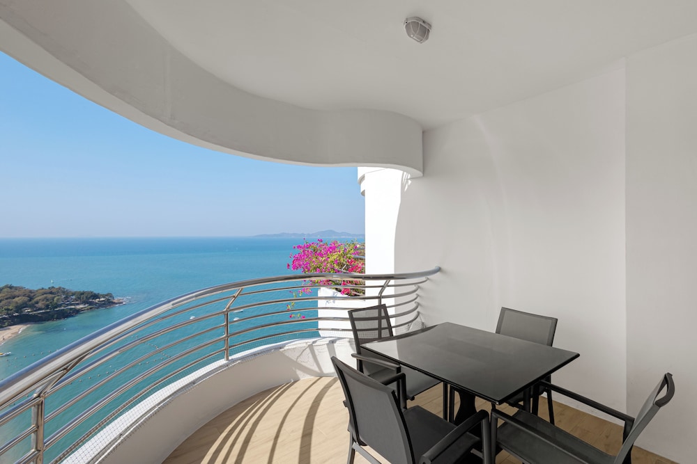Royal Cliff Grand Hotel Pattaya — Hotel rooms in Pattaya, Chonburi