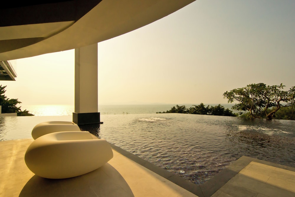 Royal Cliff Grand Hotel Pattaya — Swimming pool in Pattaya, Chonburi