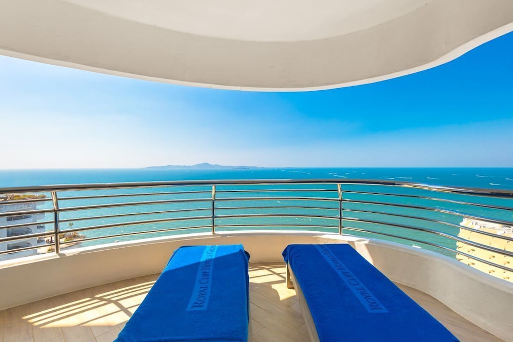 Royal Cliff Grand Hotel Pattaya — Hotel rooms in Pattaya, Chonburi