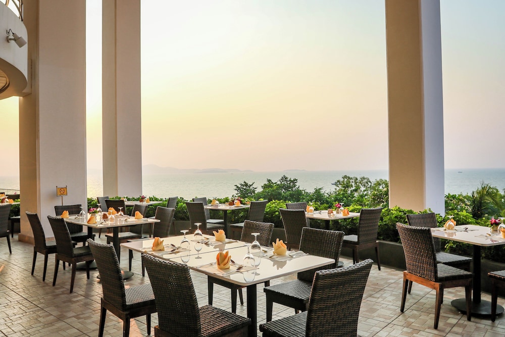 Royal Cliff Grand Hotel Pattaya — Restaurant & bars in Pattaya, Chonburi