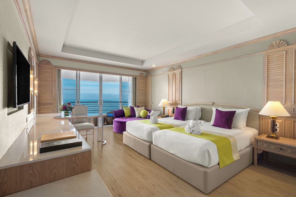 Royal Cliff Grand Hotel Pattaya — Hotel rooms in Pattaya, Chonburi