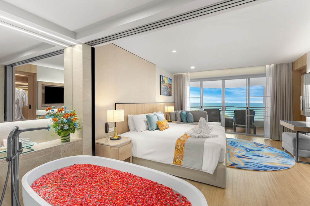 Royal Cliff Grand Hotel Pattaya — Hotel rooms in Pattaya, Chonburi