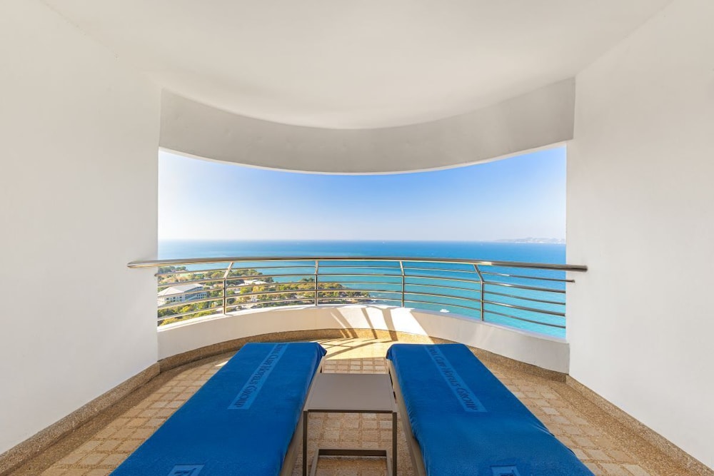 Royal Cliff Grand Hotel Pattaya — Hotel rooms in Pattaya, Chonburi